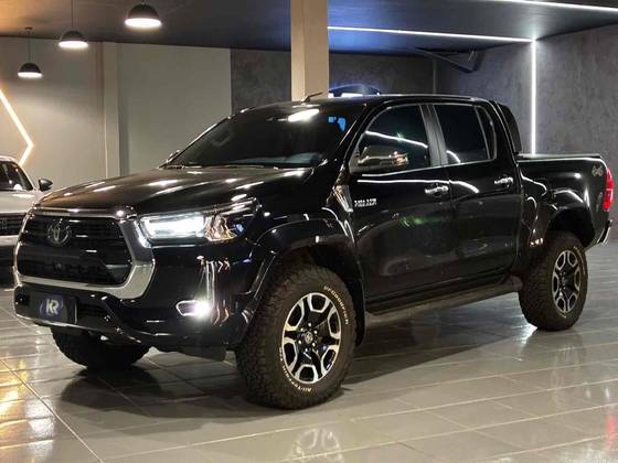 TOYOTA HILUX 2.8 D-4D TURBO DIESEL CD SRX PLUS 4X4 AUTOMÁTICO